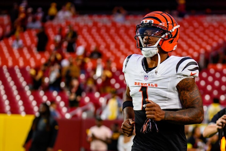 Ja'Marr Chase Grabs Left Knee at Bengals Practice, Walks Off on His Own