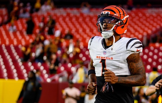 Ja'Marr Chase Grabs Left Knee at Bengals Practice, Walks Off on His Own