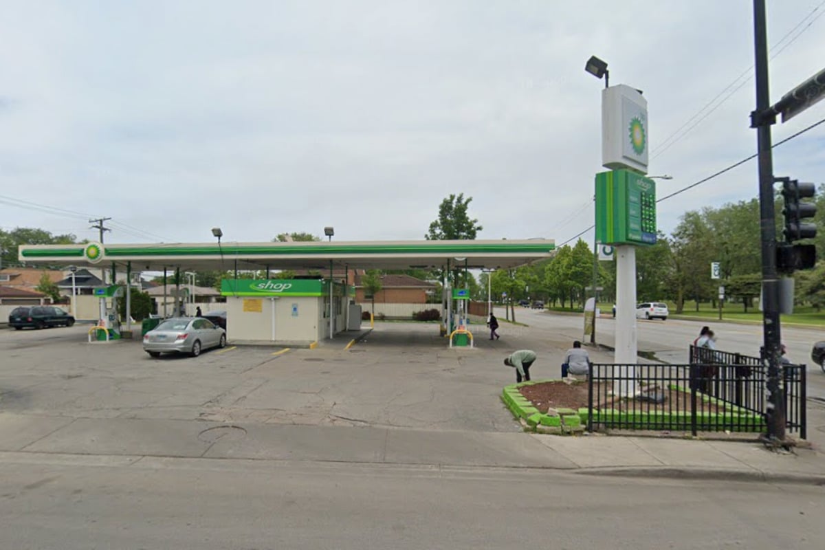 Roseland Chicago Gas Station ATM Stolen In Crash-And-Grab
