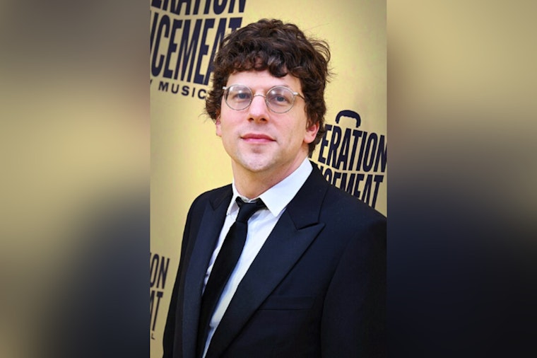 Jesse Eisenberg Wins $250,000 on Millionaire for Bloomington Shelter