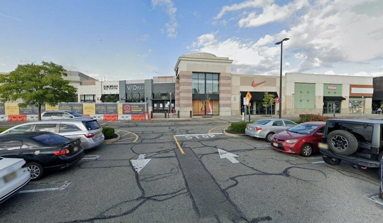 Josh Capon Hands Out Free Burgers At New Paramus Mall Spot Before Debut