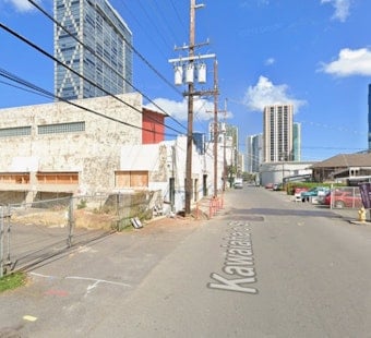 Kakaako Warehouse Fight Pits Senior Woodshop Against F45 Gym, 200 Homes
