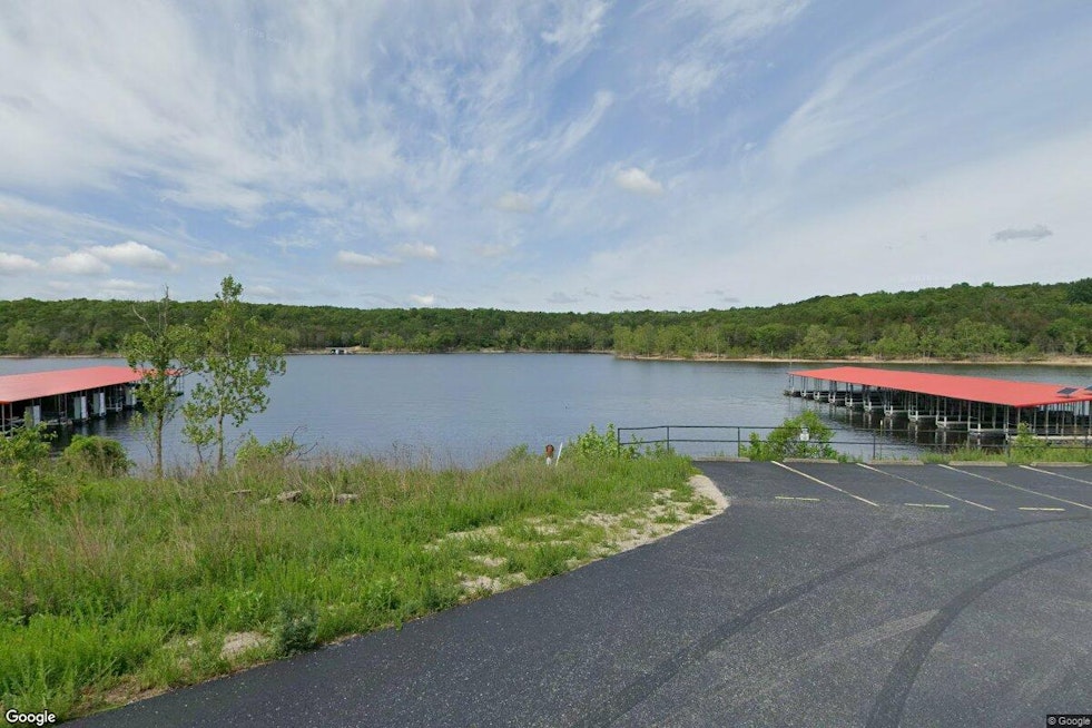 Kansas City Northland Man, 25, Drowns at Table Rock Lake’s Moonshine Beach Near Branson