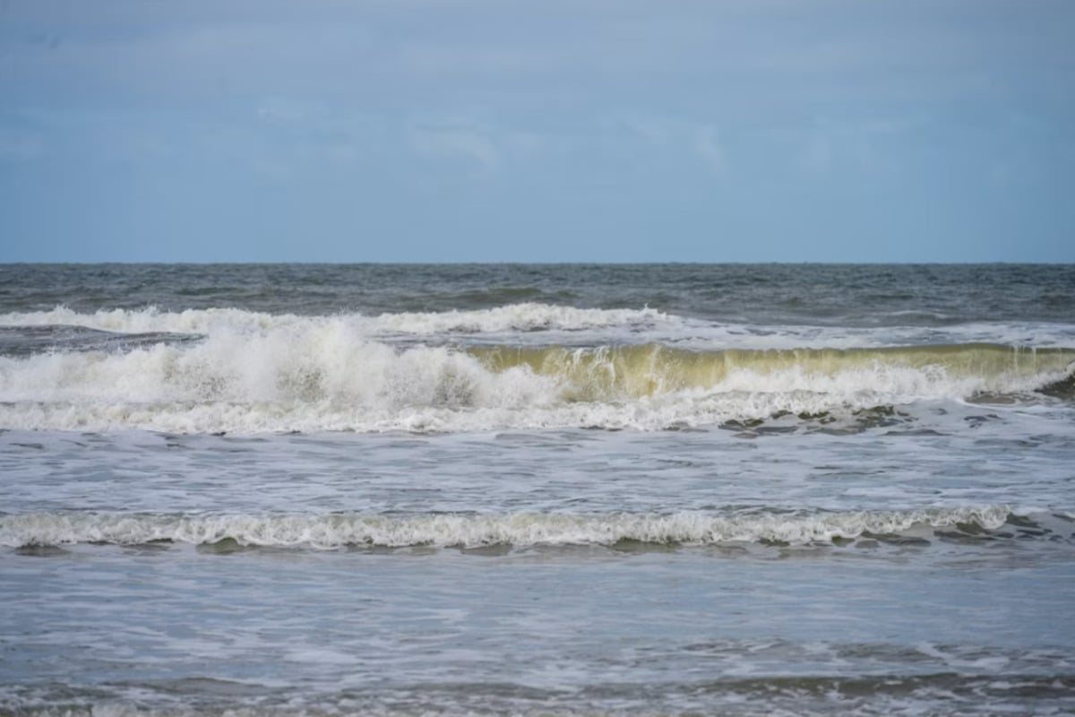 Killer Waves Pound Milwaukee's Lakefront as Midweek Storms Loom