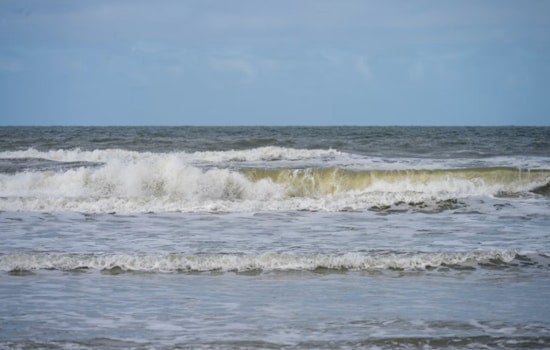 Killer Waves Pound Milwaukee’s Lakefront as Midweek Storms Loom