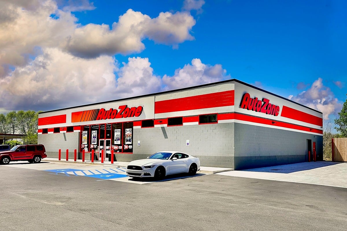 Kingwood Lands Supersized AutoZone Hub, Construction Set for January
