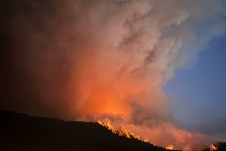 Klamath Falls Dozer Operator Dies as Wrights Spring Fire Traps Him Near Yahweh Plateau