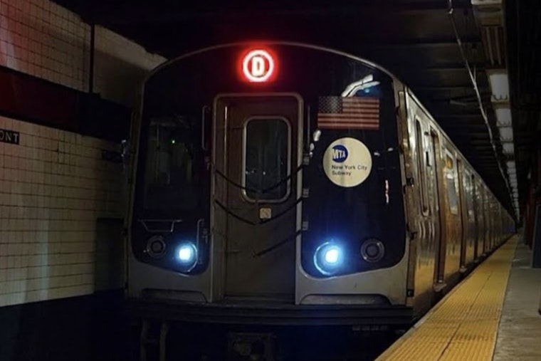 Knife-Wielding Suspect Slashes Man on Downtown Brooklyn D Train Platform, Cops Say
