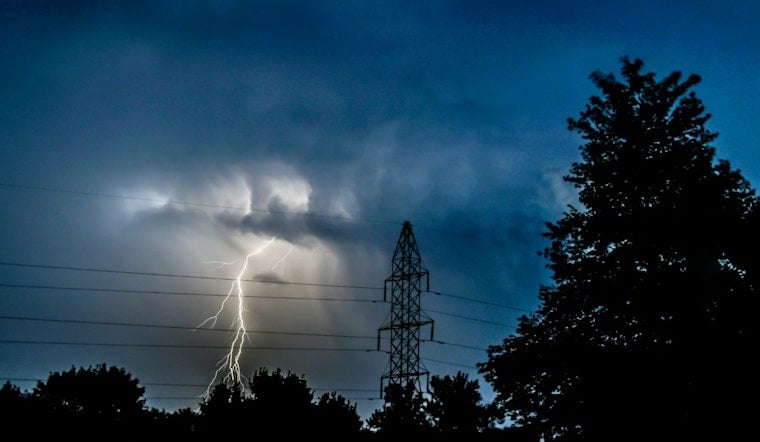 Lake Havasu Lightning Show Lights Up Palm Springs Sky From 135 Miles Away