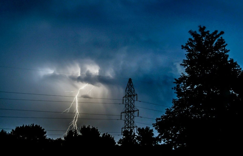 Lake Havasu Lightning Show Lights Up Palm Springs Sky From 135 Miles Away