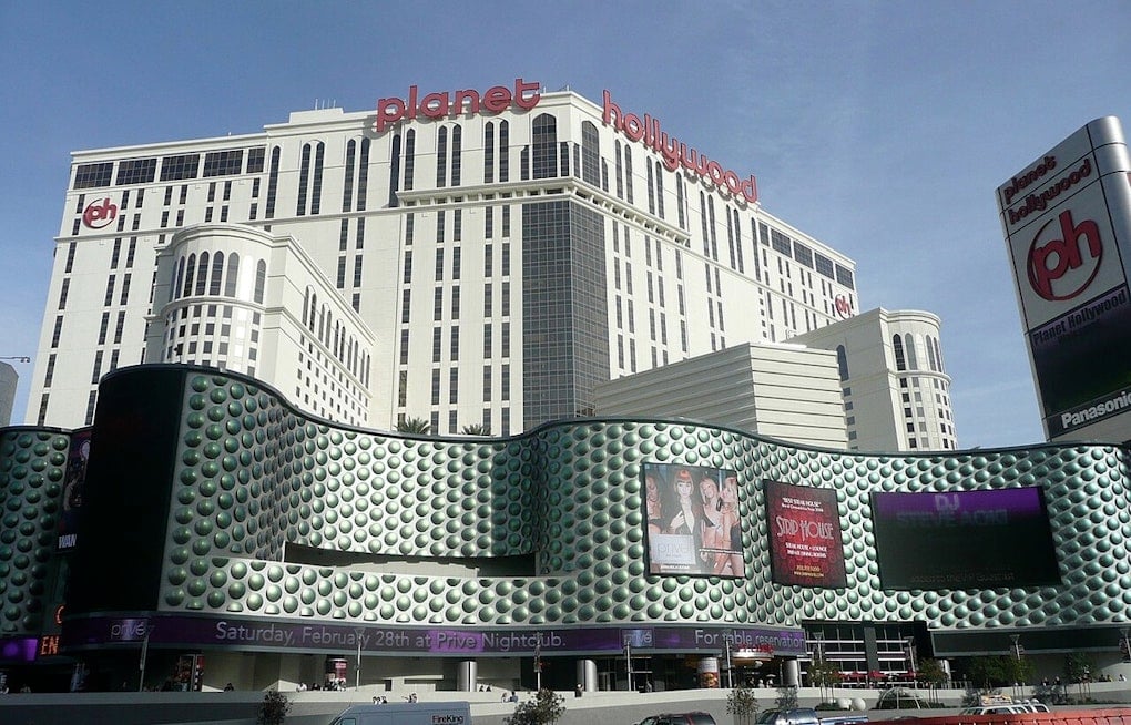 LeBron James Hands Jeezy the Key to the Las Vegas Strip at Sold-Out Finale
