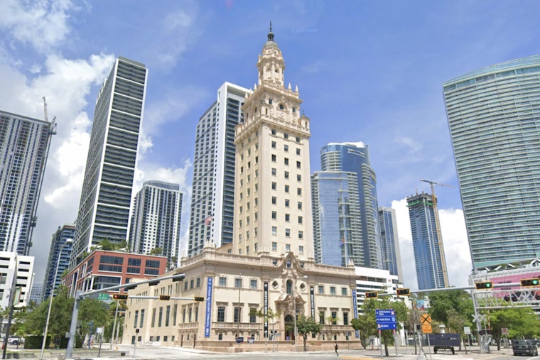 Leon Medical Centers Lights Miami Skyline With 500 Drones for 30 Years