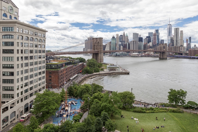 Liberty Legends Draw 2,000 Fans To Brooklyn Bridge Park For 30th WNBA Anniversary