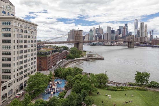 Liberty Legends Draw 2,000 Fans To Brooklyn Bridge Park For 30th WNBA Anniversary