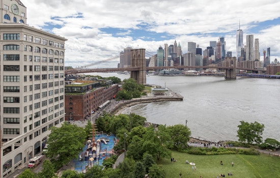 Liberty Legends Draw 2,000 Fans To Brooklyn Bridge Park For 30th WNBA Anniversary