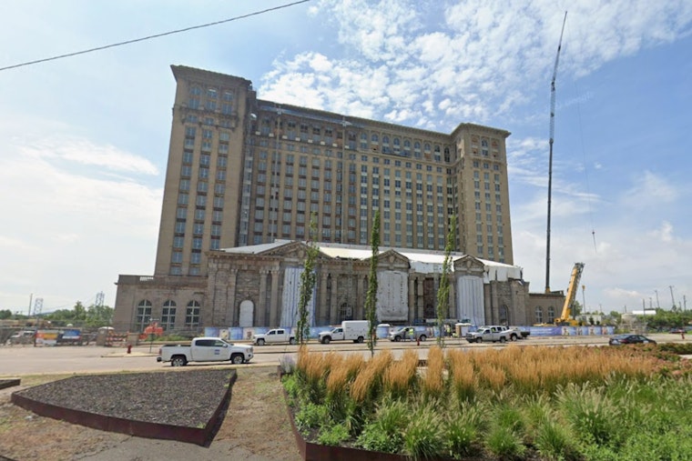 Lincoln Loyalists Roll Into Detroit’s Michigan Central for Retro Ride-In