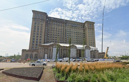 Lincoln Loyalists Roll Into Detroit’s Michigan Central for Retro Ride-In