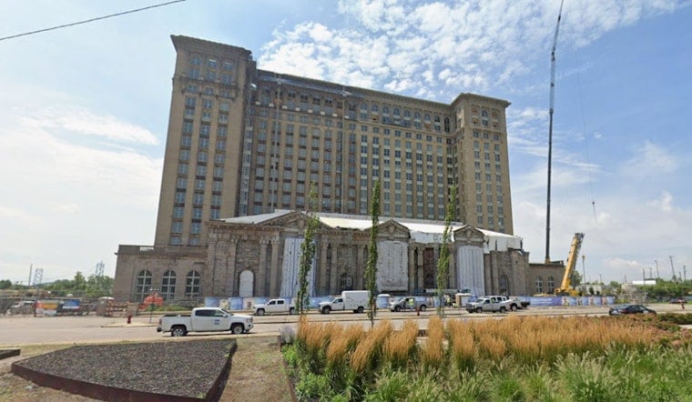 Lincoln Loyalists Roll Into Detroit’s Michigan Central for Retro Ride-In