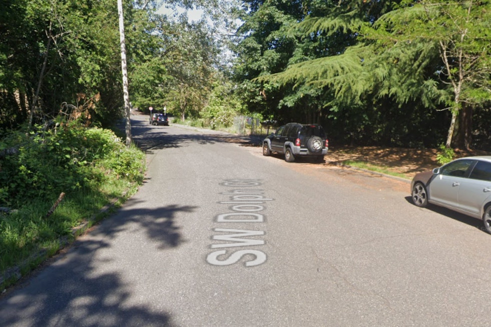 Loose Husky Mix Turns on Family, Bites 3 in Southwest Portland Rampage