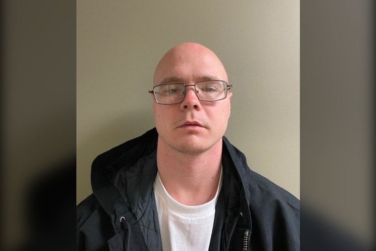 Louisville Man Accused Of Strangling Partner, Barricading With Infant Daughter