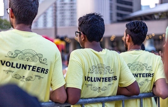 Louisville Volunteers Will Rappel 70 Feet Off the Big Bat for Sick Kids