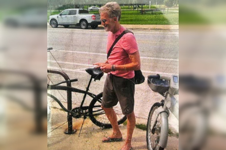 Man, 55 to 60, Sought After Girl, 10, Molested at Humboldt Park Pool
