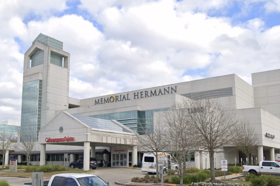 Man Pulled From Retention Pond at Southeast Houston Hospital Dies