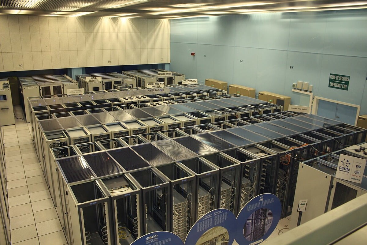 Manatee County Moves To Slam Brakes On AI Data Centers — GLOBAL — Aslikannih