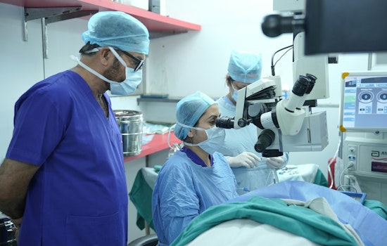 Medicare Cuts Cataract Pay, So Eye Doctors Push Pricey Laser Upgrades
