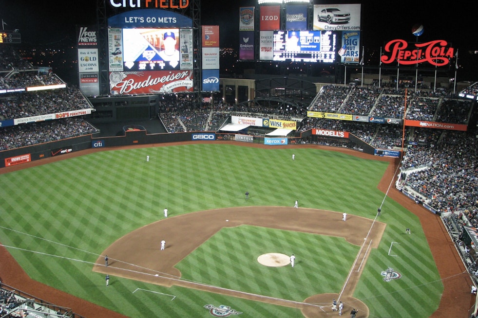 Mets Pair Last-Place Skid With Singles Night, Bet Big on Love at Citi Field