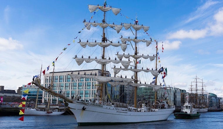 Mexican Navy Ship Cuauhtémoc Sails Into Honolulu, Honors Sailors Lost in NY Crash