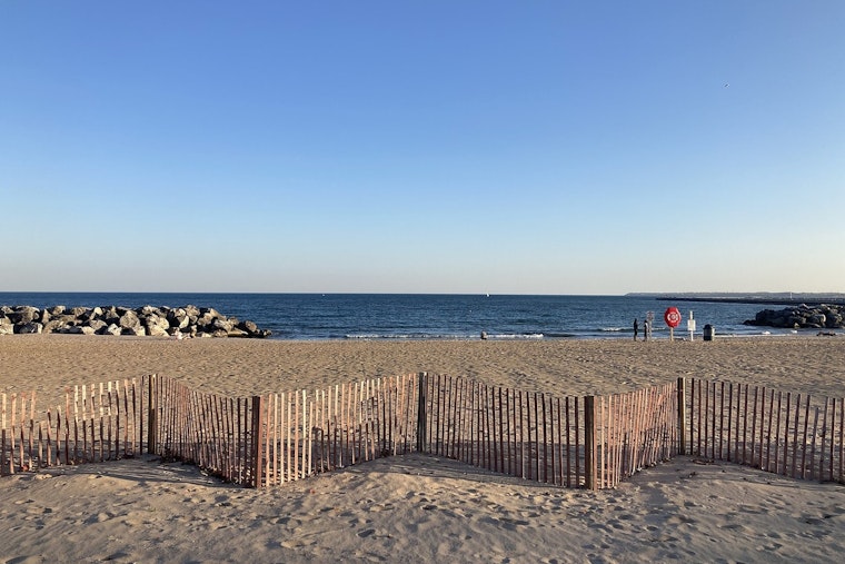 Milwaukee's ArtBlaze Closes Season With 25-Foot Inflatable Colossus at McKinley Beach
