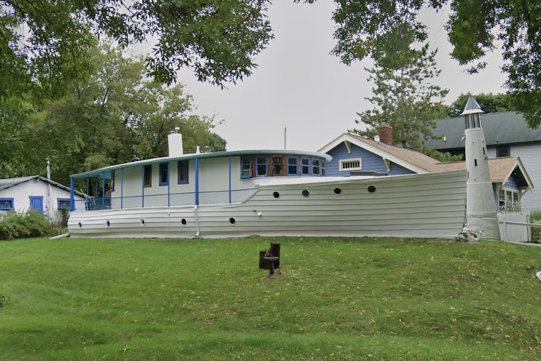 Milwaukee's Boat-Shaped House Gets Its Lighthouse Back After Years Leaning