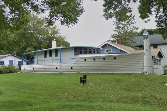 Milwaukee's Boat-Shaped House Gets Its Lighthouse Back After Years Leaning