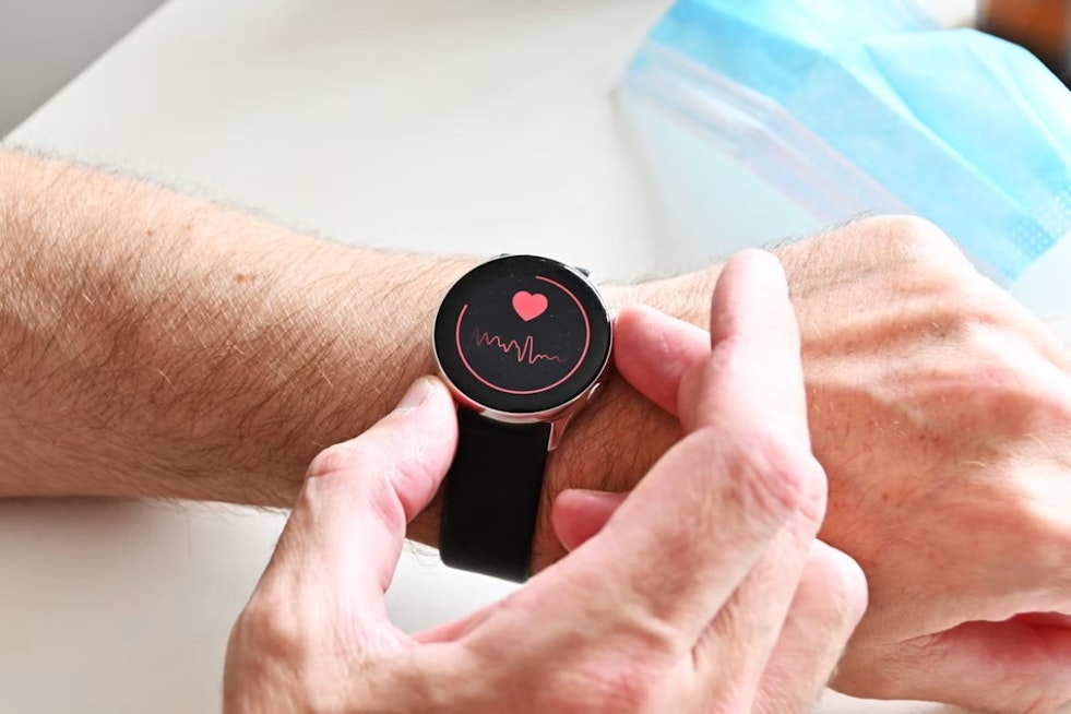 Mountain View Man's Smartwatch Alert Uncovers Severe Heart Disease, Leads to Rare Robotic Bypass