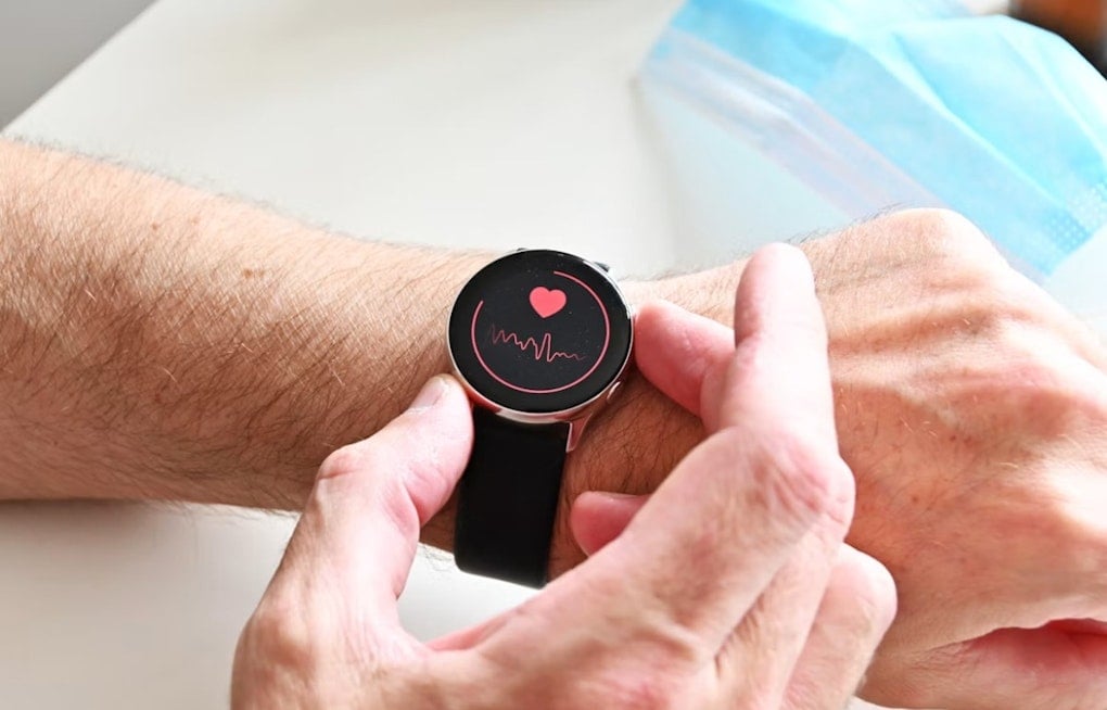 Mountain View Man's Smartwatch Alert Uncovers Severe Heart Disease, Leads to Rare Robotic Bypass