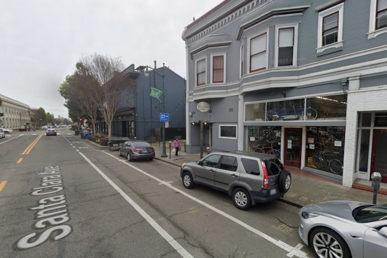 New Alameda Bar Mix Pairs Whiskey Highballs With Juicy Lucy Burgers