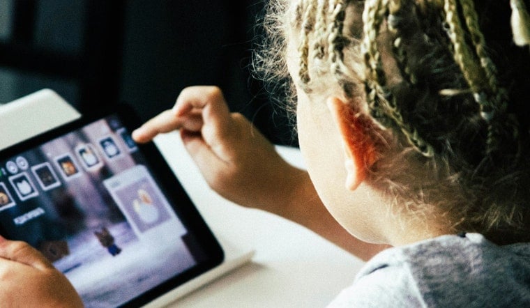 New York Bill Would Ban Screens, AI in Classrooms Through Fifth Grade