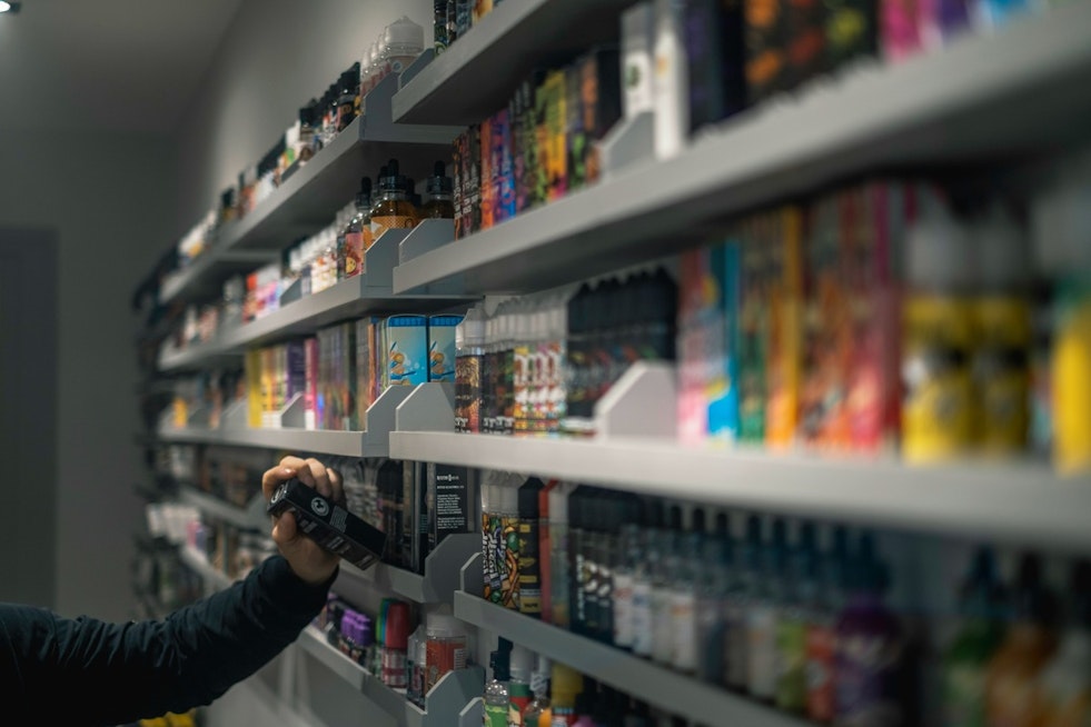 Oregon City Mayor Pushes Countywide Flavored Vape Ban, Shops Warn of Closures