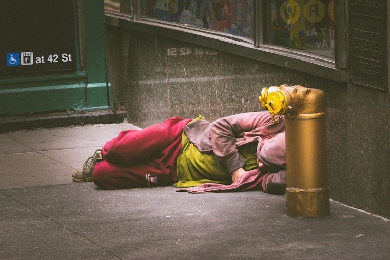 Philadelphia Unhoused Residents Face Deadly Nights as Heat Shelter Rules Fall Short