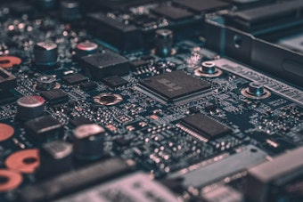 Phoenix Chip Boom Braces for $103K H-1B Fee That Could Choke Talent Pipeline