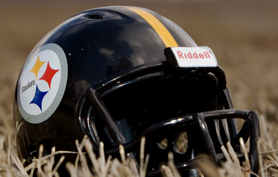 Pittsburgh’s Mike McCarthy Benches Aaron Rodgers’ Fauci Rant, Keeps Steelers Focus on Football