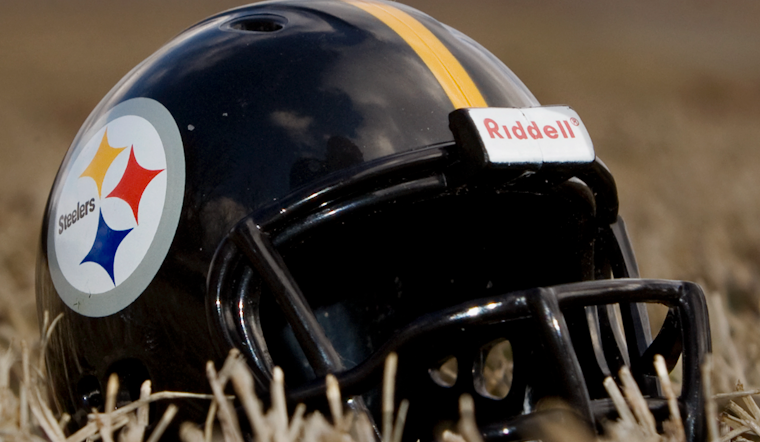 Pittsburgh’s Mike McCarthy Benches Aaron Rodgers’ Fauci Rant, Keeps Steelers Focus on Football