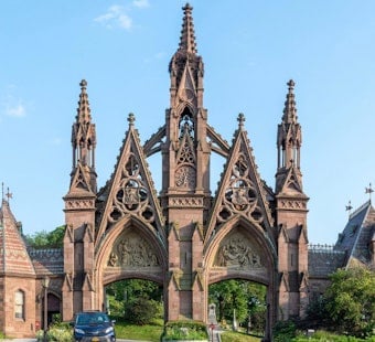 Queer Date Night Among the Dead: Free Film Fest Haunts Green-Wood Cemetery