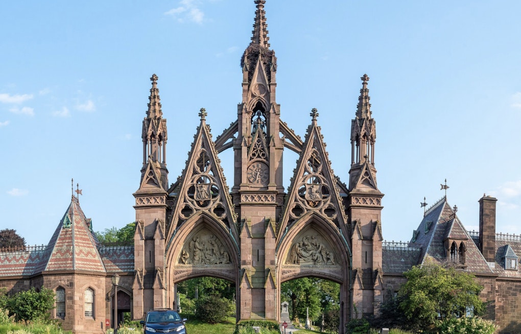 Queer Date Night Among the Dead: Free Film Fest Haunts Green-Wood Cemetery