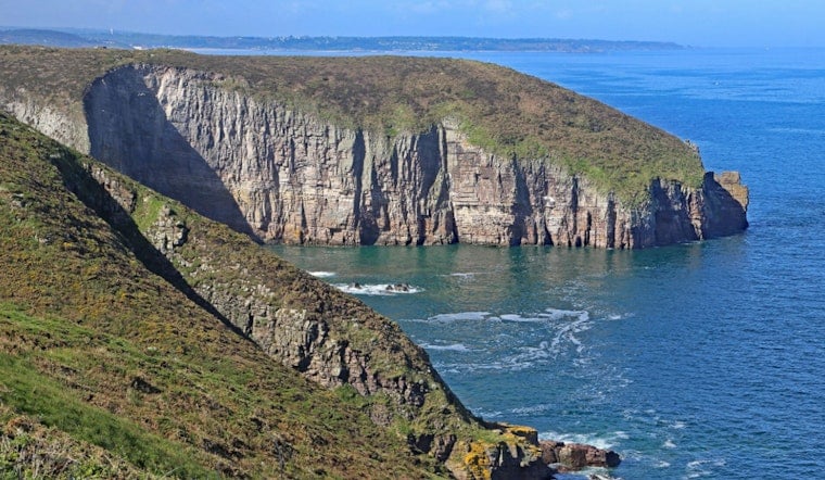 Raleigh Teen, 17, Conquers English Channel to Complete Rare Triple Crown