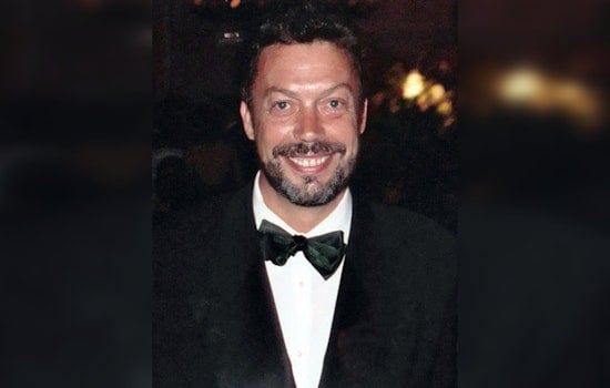 Raleigh's Rialto Fills With Fishnets and Candles to Mourn Tim Curry