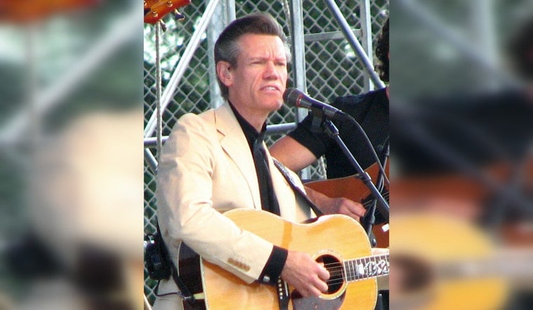 Randy Travis Flies To Chicago To Grant A Cancer Patient’s Wish