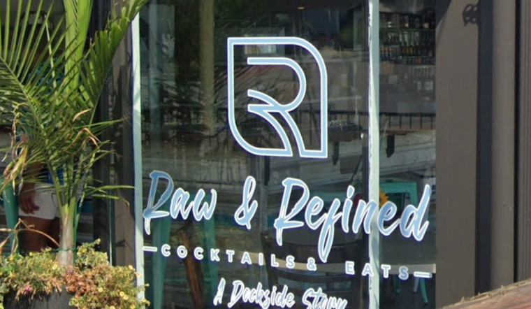 Raw & Refined North Splashes Into Essex, Revives Crazy Tuna Spot With Crab Cakes and Frozen Cocktails