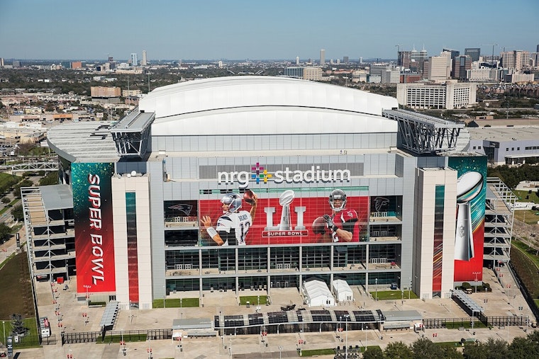 Ringling Bros. Roars Into Reliant Stadium With Cannon Blasts, No Animals